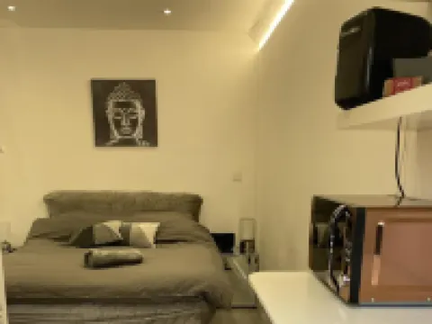 1 Bed Studio - Sleeps 2 - Smoking - Parking - Wifi Hotels in Uxbridge