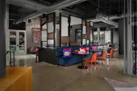 Aloft Shenandoah Woodlands Area - bar