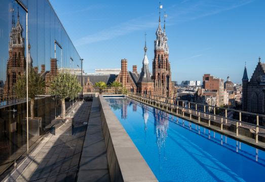 W アムステルダム