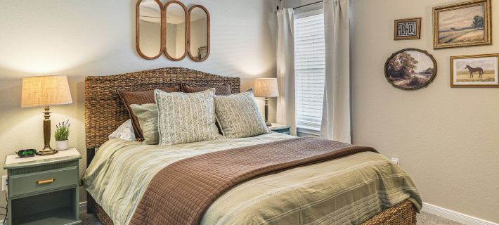 Texas A&M Game Day Hub: Family Retreat w/ Yard Hotels in Bryan