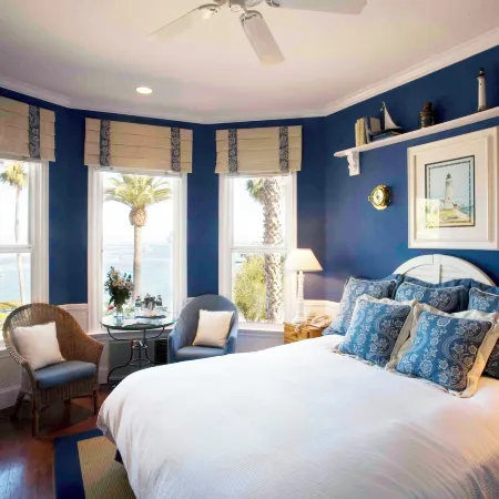 Snug Harbor Inn Hotels in Avalon