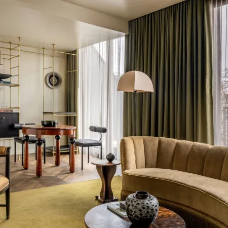 Roomers Munich, Autograph Collection