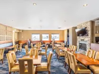 Quality Inn & Suites Отели рядом с достопримечательностью «Стадион «Шо Парк»»