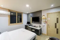 Ritz Motel Yeosu