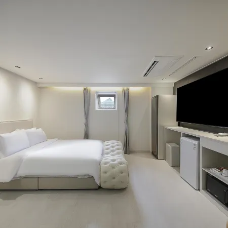 Ignis Drive in Motel Jeju Отели рядом с достопримечательностью «Храм Пэкчеса»