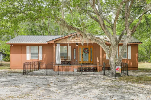 Charming Retreat on 20 Acres w/ Private Lake! - WiFi