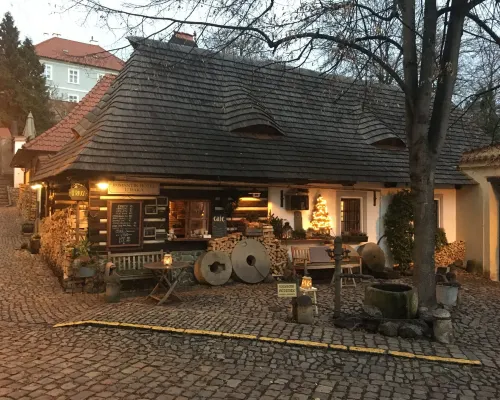 Romantik Hotel U Raka Hotels near Prague 6