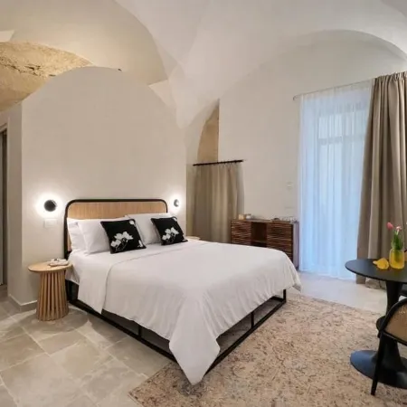 CAVA Urban Relais & Pool