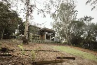 Wallaby 2 Bed, 1 Bath Cottage - Private Parkland Setting with Lake View