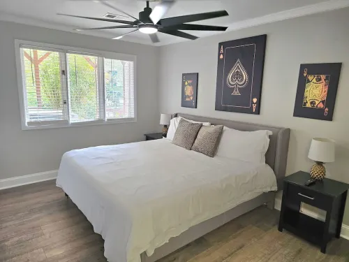 Alan's Apartment - Hot tub, fireplace, located in a quiet corner of Helen.