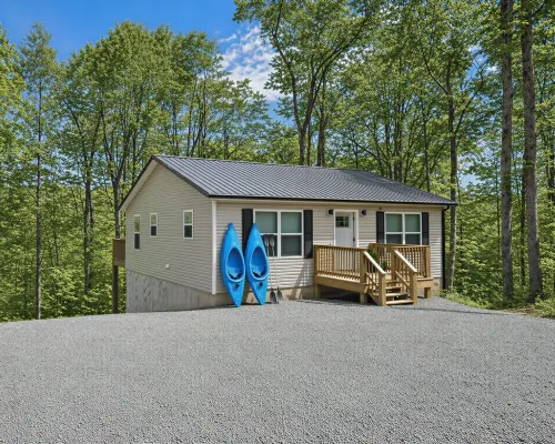 4 Bedroom Lakehouse w/ Hot Tub, Firepit, & Game Room Hotels in Trigg County