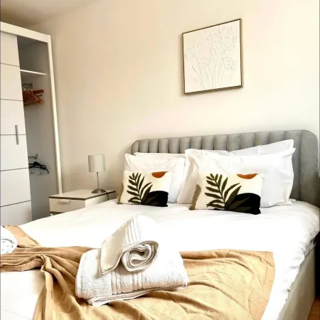 Tranquil Turquoise - 3 Bed House With Parking