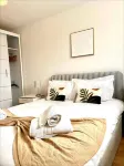 Tranquil Turquoise - 3 Bed House With Parking