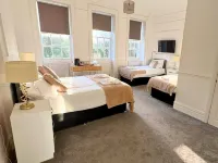 10BR - Manor Park Country House, Wales Hotel di Clydach