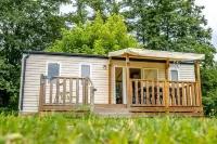 Camping Les Ballastières - Vosges du Sud فنادق في 