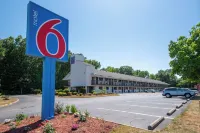 Motel 6 Richmond, VA - Midlothian Turnpike - parking
