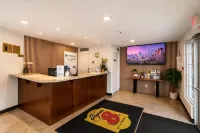 Super 8 by Wyndham Lake Country/Winfield Area