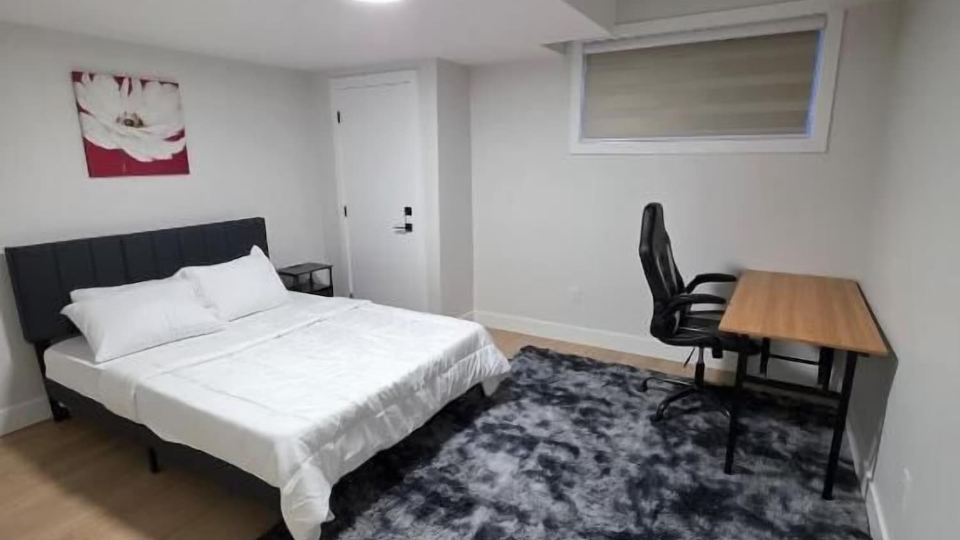 Cozy Irvine Creek Walk-out Suite 10 Mins to YEG