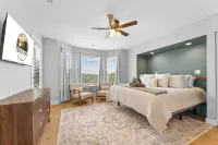 Completely Remodeled Table Rock Retreat: Cozy Lake View Condo + Screened Porch - 3 tähden