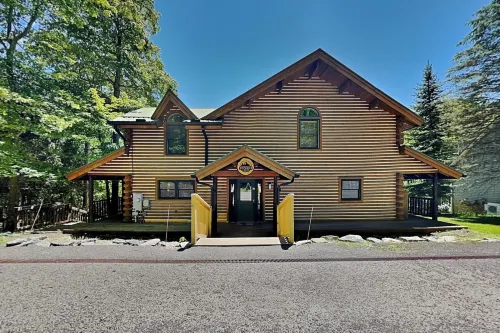 Wisp Water Lodge - 4-Star
