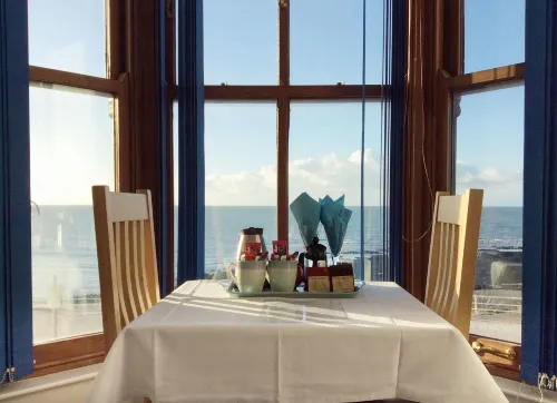 Cardigan and Celtic Bay Guest House - Sea View