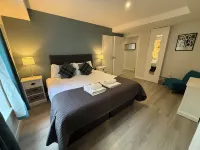 Clyde Waterfront Apartments - พร้อมระเบียง