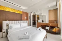 Modern Waikiki Hotel