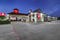 Red Roof PLUS+ Dallas - Addison - Pools