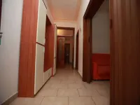 Spacious Flat 50m from the Beach - Wi-Fi