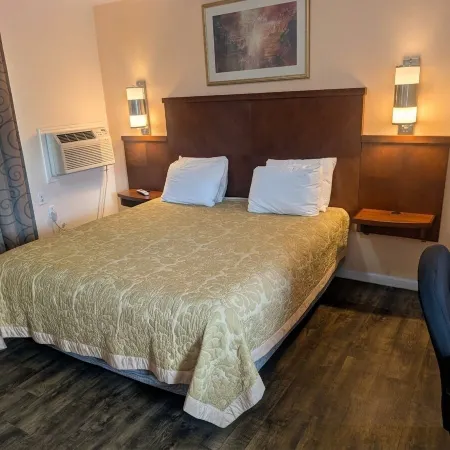 Travelers Inn - Clearwater