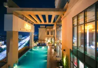 Rhythm Gurugram, Hotel & Suites, Sohna Road - キッチン