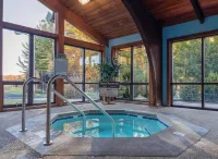 Cozy Canadian Lakes Cottage