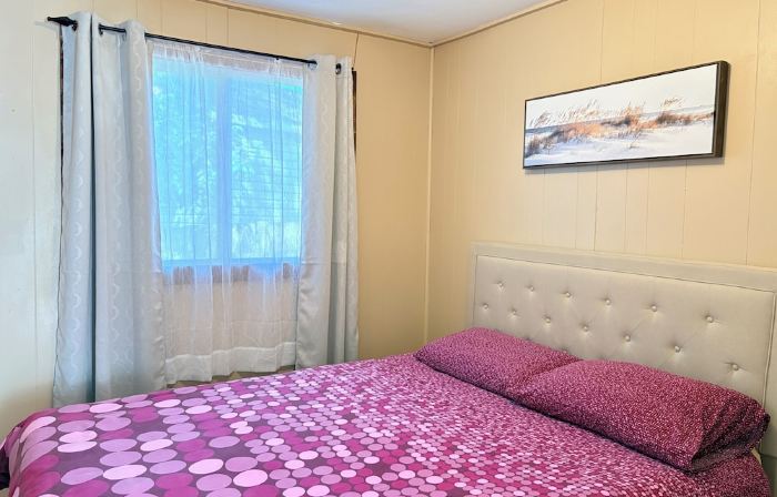 Walk to Beach 1 • Sleeps 9 • Free Parking & WiFi