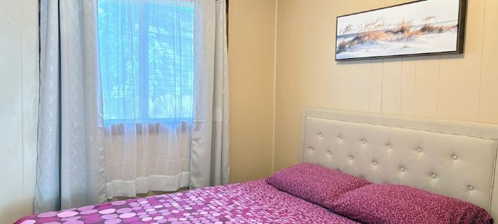 Walk to Beach 1 • Sleeps 9 • Free Parking & WiFi Hotels in Simcoe County