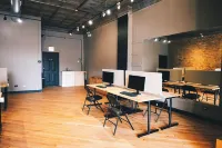 Studio 424 - Hostels