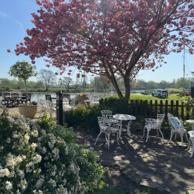 Warren Lodge Hotels near Thorpe Park