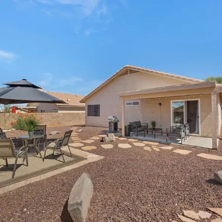Stunning Vacation Home - Trails, Golf & Dining!