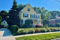 Lovely private Carriage House on Historic Property - Pool