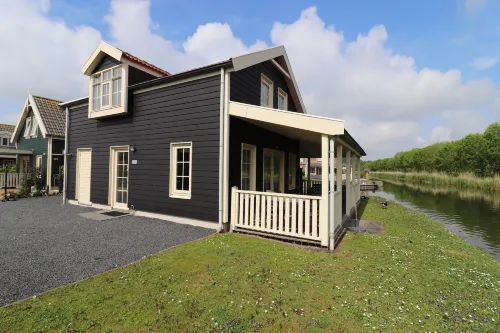 Sun-Soaked Bungalow in Simonshaven - Homestays