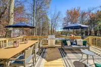 Poconos Waterfront Retreat Kayaks Hot Tub - 4-Star