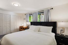 Wake Robin House - Comfortable & Close To Campus 4 Bedroom Home
