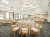 Holiday Inn Express & Suites MEDICINE HAT TRANSCANADA HWY 1 by IHG - parking