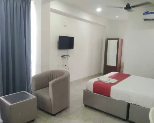 Sakas Manor Guest Rooms Hotels near Dilsukhnagar