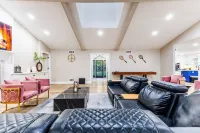 🚨Dallas Luxury Modern Home- Heated Salt Pool and Spa 🏊 4 Bedrooms Sleeps 14+ - สระว่ายน้ำส่วนตัว