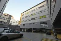 ヴィンズ エコノミック ホテル - 駐車場