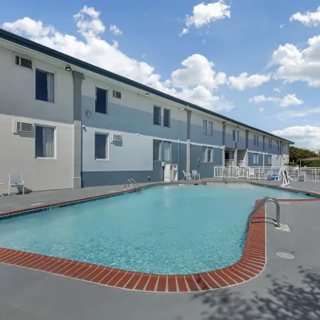Best Western Plus Holiday Sands Inn Suites