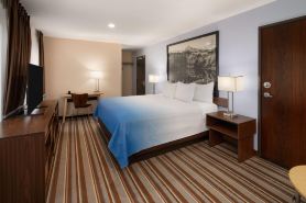 Super 8 by Wyndham Longmont/Twin Peaks