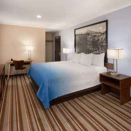 Super 8 by Wyndham Longmont/Twin Peaks