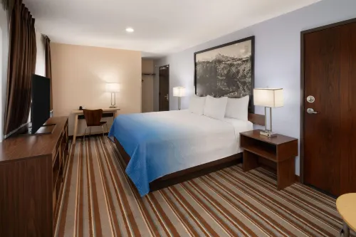 Super 8 by Wyndham Longmont/Twin Peaks - 2-Star