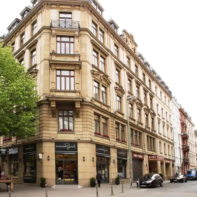 Hotel Victoria Hotels near Deutsches Architekturmuseum